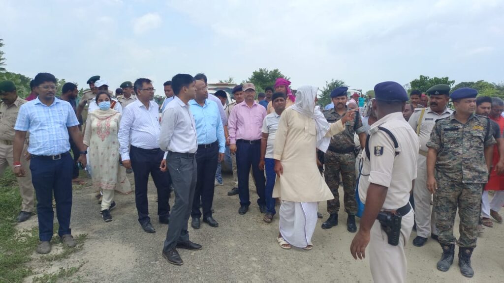 Bagmati Nadi ka nirikshan karte huye