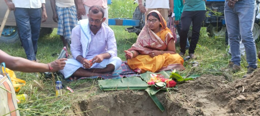 लोहिया स्वच्छ बिहार अभियान कचरा प्रबंधन को भूमि पूजन कर निर्माण कार्य शुरू