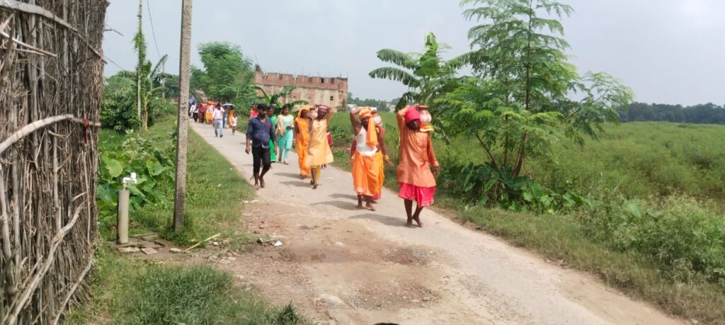 शोभा कलश यात्रा के साथ श्री श्री 108 नौ दिवसीय नवाह महायज्ञ आरंभ।