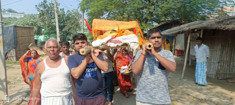 रमोल गांव निवासी सेवानिवृत शिक्षक राजेंद्र प्रसाद सिंह के निधन से गांव समेत आसपास में शोक की लहर