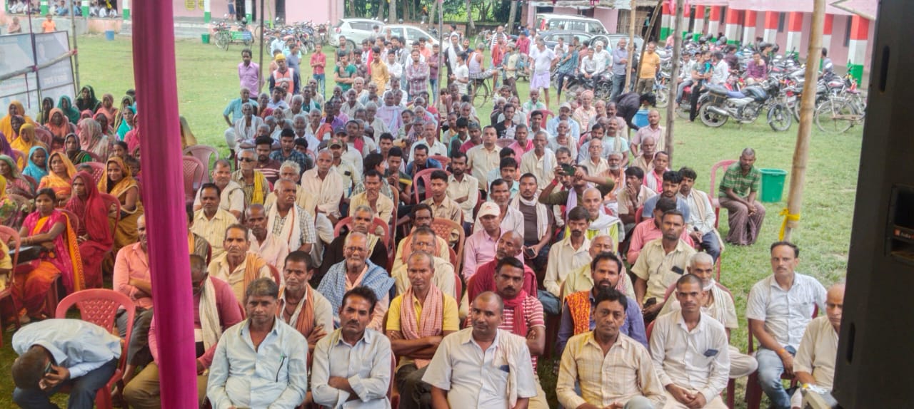 बिहार सरकार के निर्देश पर प्रखंड के सभी अधिकारियों के द्वारा चलाए जा रहा जनसंवाद कार्यक्रम रहियार उत्तर बुनियादपुर मध्य विद्यालय के प्रांगण में आयोजित की गई