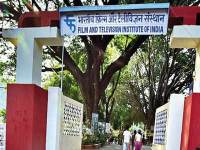 बाबरी बैनर पर हंगामा, FTII में तोड़फोड़, जानिए पूरी खबर