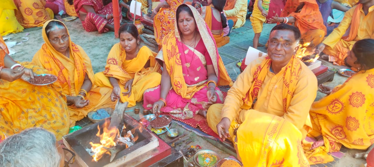 24 कुड़ीय चार दिवसीय गायत्री महायज्ञ में हवन पूजन दीक्षा संस्कार विद्यारंभ संस्कार पूर्णाहुति के साथ ही गायत्री महायज्ञ संपन्न हुआ।  24 कुड़ीय चार दिवसीय गायत्री महायज्ञ में हवन पूजन दीक्षा संस्कार विद्यारंभ संस्कार पूर्णाहुति के साथ ही गायत्री महायज्ञ संपन्न हुआ।