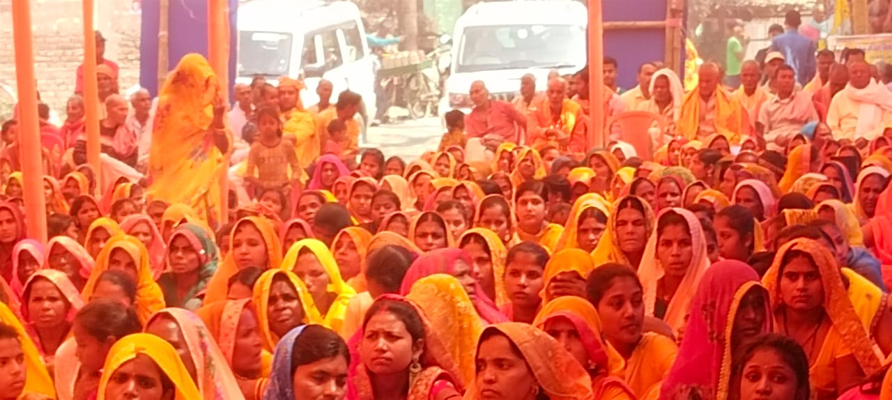  24 कुड़ीय चार दिवसीय गायत्री महायज्ञ में हवन पूजन दीक्षा संस्कार विद्यारंभ संस्कार पूर्णाहुति के साथ ही गायत्री महायज्ञ संपन्न हुआ।