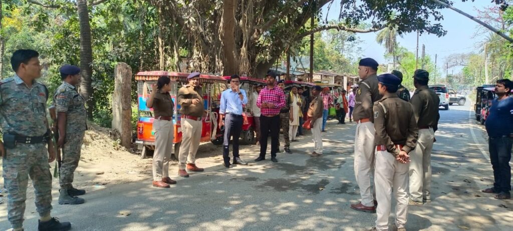 एसडीओ व डीएसपी ने लोकसभा चुनाव एवं होली को लेकर किया गया फ्लैग मार्च