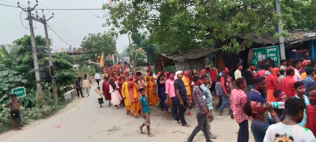 कलश विसर्जन के साथ सीताराम महायज्ञ संपन्न निकल गई भव्य कलश यात्रा।