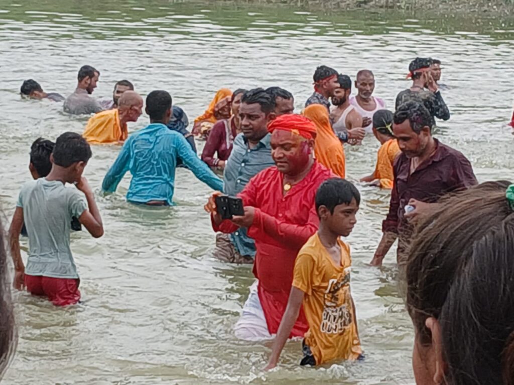 कलश विसर्जन के साथ सीताराम महायज्ञ संपन्न निकल गई भव्य कलश यात्रा।