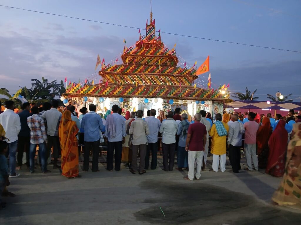 कलश विसर्जन के साथ सीताराम महायज्ञ संपन्न निकल गई भव्य कलश यात्रा।