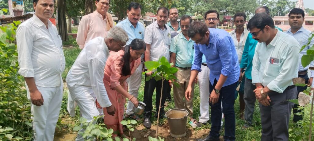 शिवाजीनगर में जॉइंट सेक्रेटरी ने छात्र-छात्राओं को बताया सफलता का विकल्प मेहनत ।