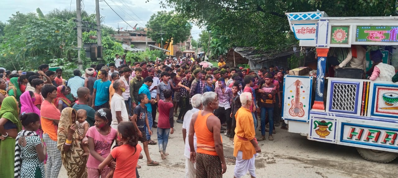 श्रद्धालुओं ने नम आंखों से किया भगवान गणेश का प्रतिमा का विसर्जन