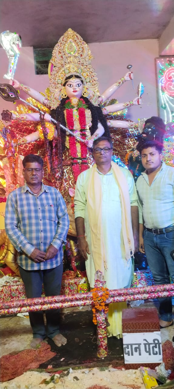 प्रतिमा विसर्जन के साथ दुर्गा पूजा संपन्न मां के जयकारे से गूंजायमान विसर्जन मार्ग प्रतिमा विसर्जन के साथ दुर्गा पूजा संपन्न मां के जयकारे से गूंजायमान विसर्जन मार्ग