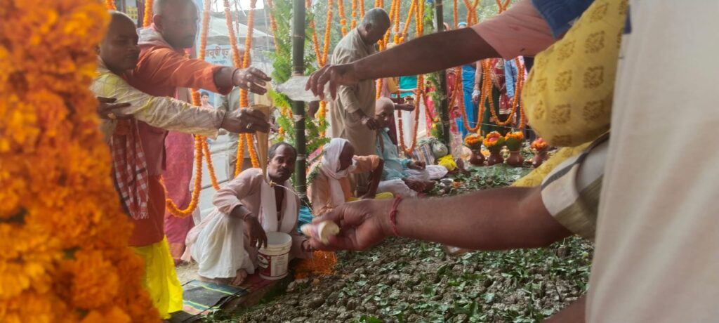 हर हर महादेव से गूंजायमान रहा डुमरा नरसिंहा ग्राम