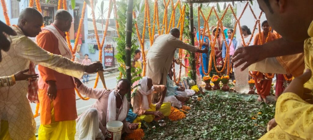 हर हर महादेव से गूंजायमान रहा डुमरा नरसिंहा ग्राम