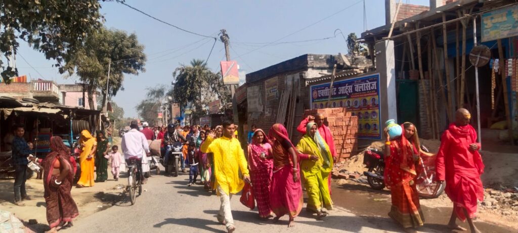 डुमरा मोहन गांव में गूंजा 'हर हर महादेव', सवा लाख पार्थिव शिवलिंग पूजन सम्पन्न