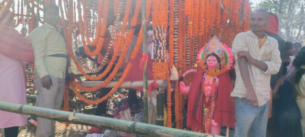 डुमरा मोहन गांव में गूंजा 'हर हर महादेव', सवा लाख पार्थिव शिवलिंग पूजन सम्पन्न