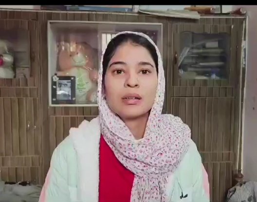 मुंबई के टीसीएस मैनेजर मानव शर्मा ने की आत्महत्या, पत्नी पर अत्याचार के आरोप; 7 मिनट का इमोशनल वीडियो हुआ वायरल मुंबई के टीसीएस मैनेजर मानव शर्मा ने की आत्महत्या, पत्नी पर अत्याचार के आरोप; 7 मिनट का इमोशनल वीडियो हुआ वायरल