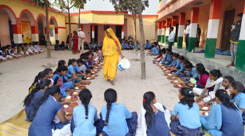 शिवाजी नगर के रमौल प्रखंड में मध्य विद्यालय में धूमधाम से मनाया गया तिथि भोज