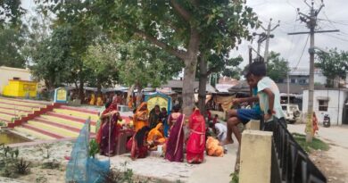 पति की दीर्घायु के लिए सोमवती अमावस्या पर महिलाओं ने पीपल ,वटवृक्ष ,की पूजा अर्चना की
