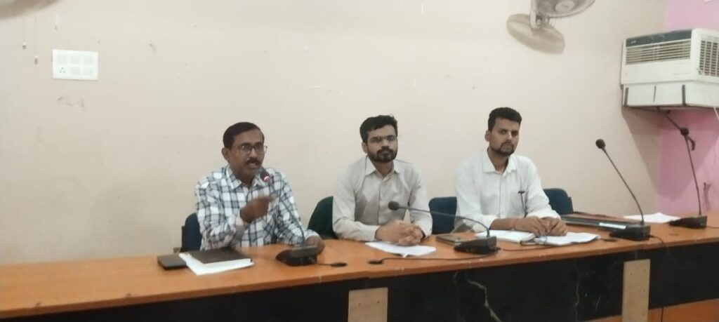 शिवाजीनगर: एसडीओ आकाश चौधरी ने बीएलओ के साथ आगामी विधानसभा चुनाव की तैयारियों की समीक्षा की शिवाजीनगर: एसडीओ आकाश चौधरी ने बीएलओ के साथ आगामी विधानसभा चुनाव की तैयारियों की समीक्षा की