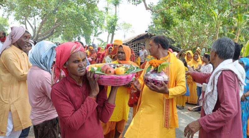 श्री श्री 1008 श्री विष्णु महायज्ञ को लेकर निकाली गई कलश शोभा यात्रा