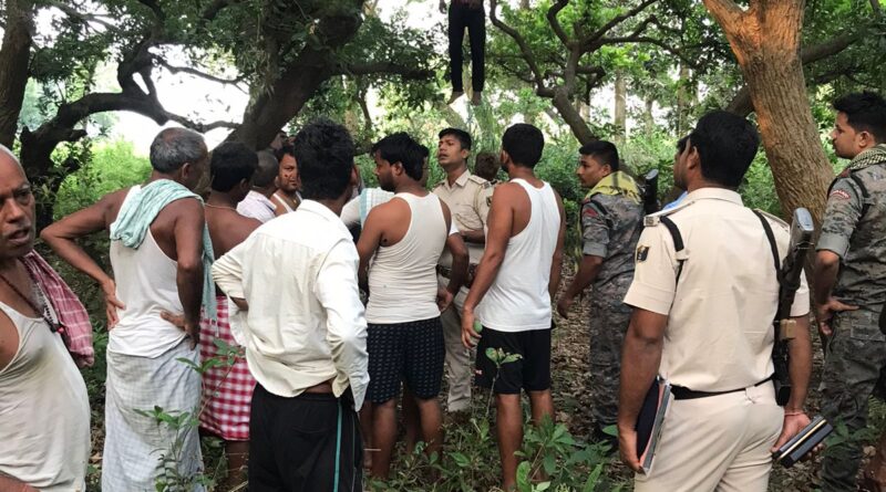 अवैध संबंधों का दुष्परिणाम: आम के पेड़ से 17 वर्षीय युवक का शव लटका मिला