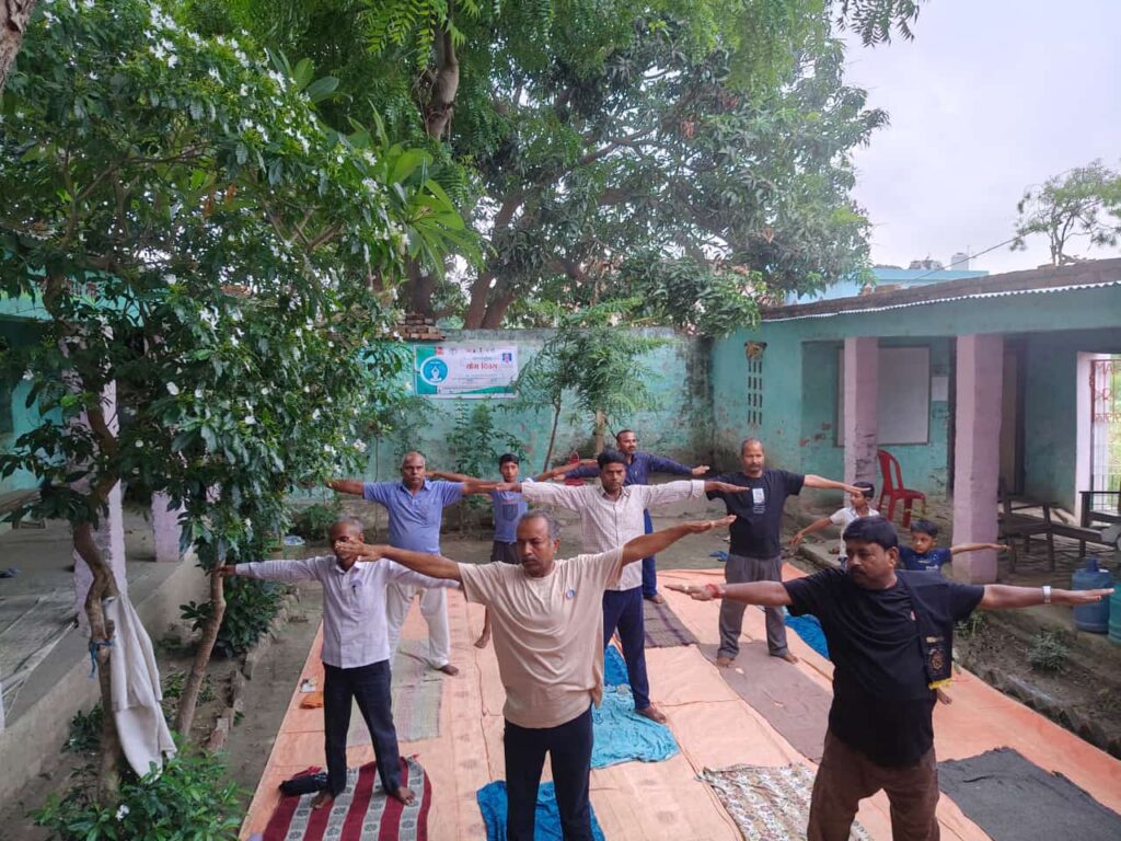 विश्व योग दिवस के अवसर पर प्रो. रघूवर बाबू की 81वीं जयंती मनाई गई विश्व योग दिवस के अवसर पर प्रो. रघूवर बाबू की 81वीं जयंती मनाई गई