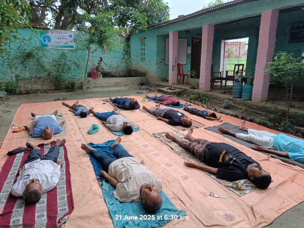 विश्व योग दिवस के अवसर पर प्रो. रघूवर बाबू की 81वीं जयंती मनाई गई विश्व योग दिवस के अवसर पर प्रो. रघूवर बाबू की 81वीं जयंती मनाई गई