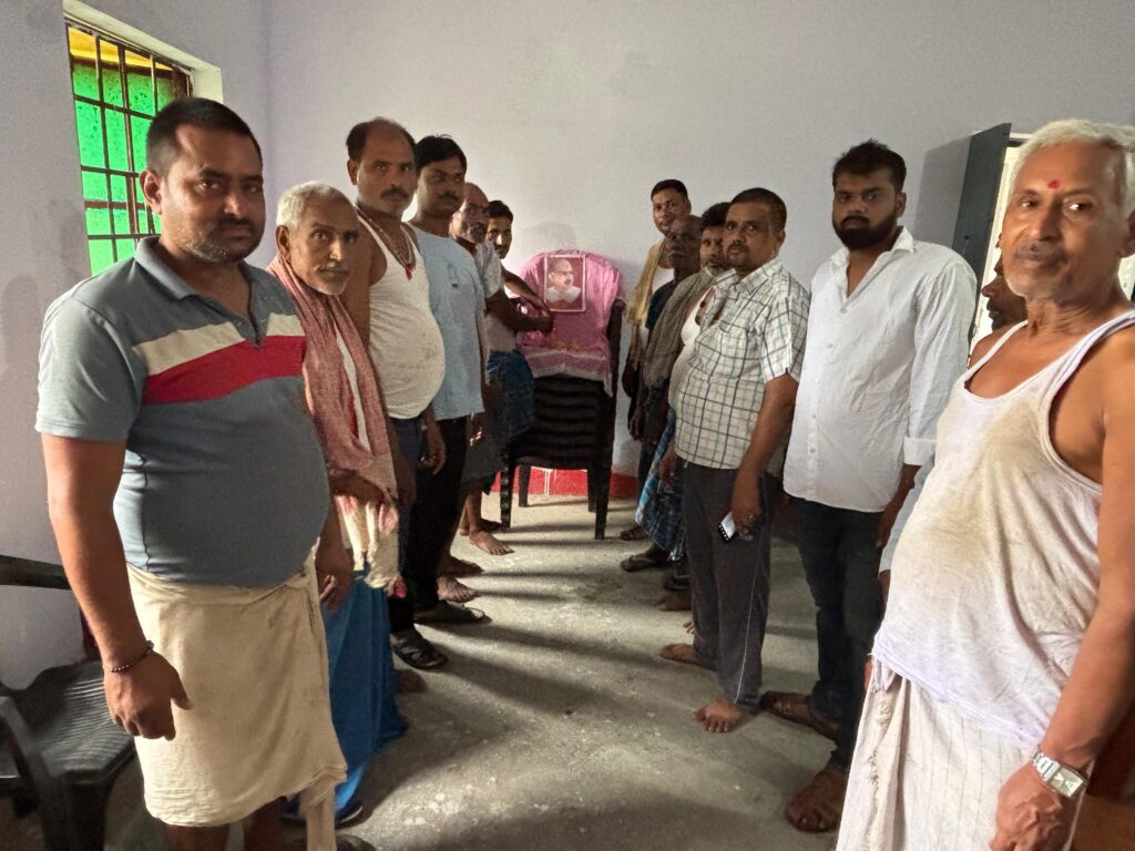 करियन में भाजपा कार्यकर्ताओं ने श्यामा प्रसाद मुखर्जी की पुण्यतिथि मनाई, बलिदान को किया नमन