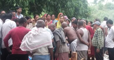 समाजसेवी हरे कृष्ण सिंह का अंतिम संस्कार, बड़े पुत्र ने दी मुखाग्नि समाजसेवी हरे कृष्ण सिंह का अंतिम संस्कार, बड़े पुत्र ने दी मुखाग्नि