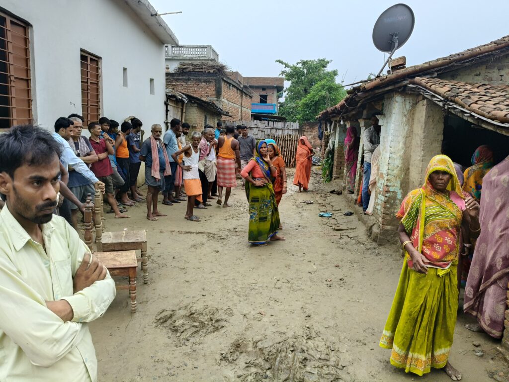 खेत में ठनका गिरने से किसान की मौत, परिवार में मचा कोहराम खेत में ठनका गिरने से किसान की मौत, परिवार में मचा कोहराम