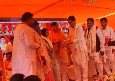 बंधार पंचायत की मुखिया चंदन कुमारी और पूर्व विधायक विश्वनाथ पासवान भाजपा में शामिल