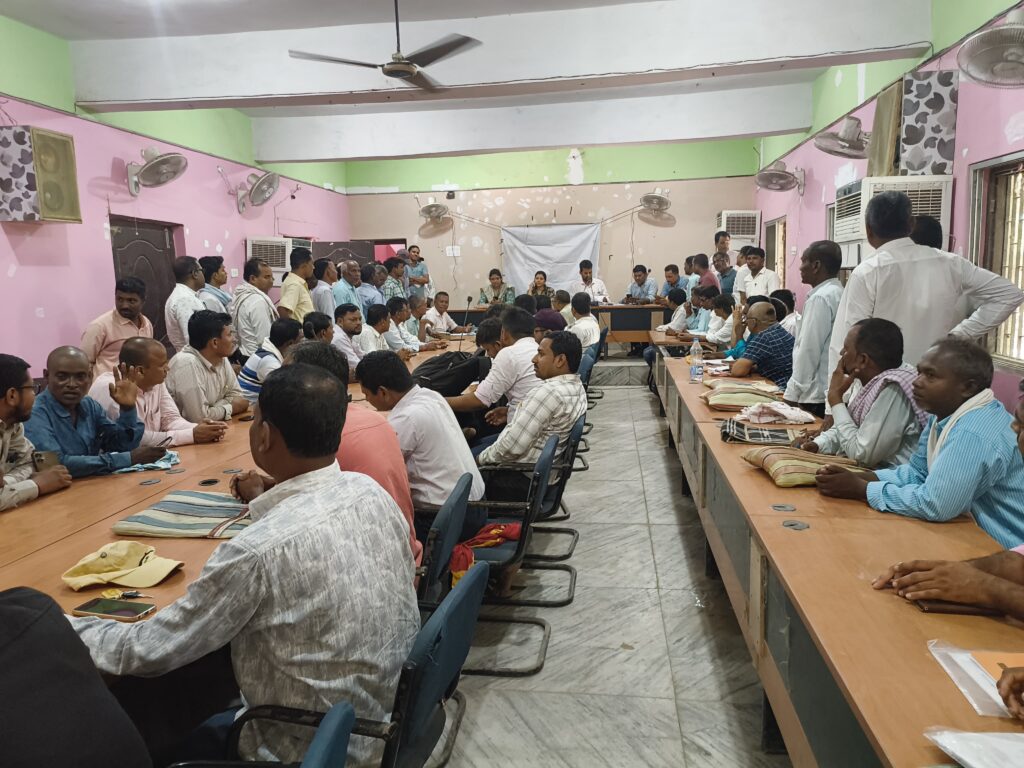 "कोई वैध मतदाता छूटे नहीं, कोई अवैध जुटे नहीं" - बीडीओ ने बीएलओ को दिए सख्त निर्देश "कोई वैध मतदाता छूटे नहीं, कोई अवैध जुटे नहीं" - बीडीओ ने बीएलओ को दिए सख्त निर्देश