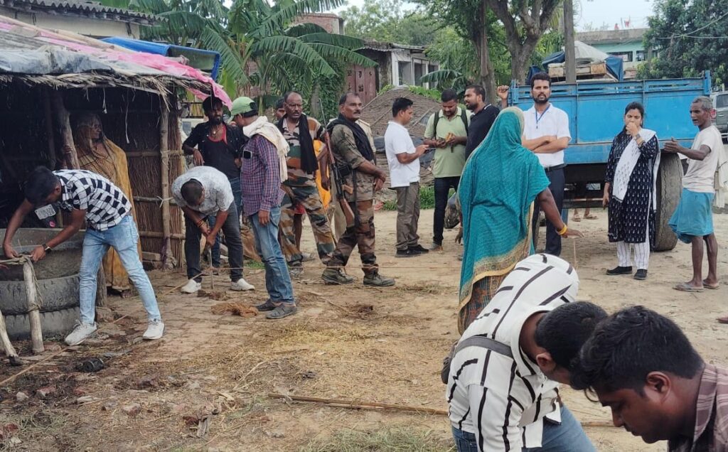 शिवाजीनगर में बस स्टॉप की सरकारी जमीन अतिक्रमण मुक्त, सीओ के नेतृत्व में हुई कार्रवाई शिवाजीनगर में बस स्टॉप की सरकारी जमीन अतिक्रमण मुक्त, सीओ के नेतृत्व में हुई कार्रवाई