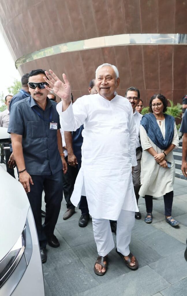 बापू टावर के नवनिर्मित प्रशासनिक भवन का उद्घाटन, स्कूली बच्चों से हुई मुलाकात बापू टावर के नवनिर्मित प्रशासनिक भवन का उद्घाटन, स्कूली बच्चों से हुई मुलाकात