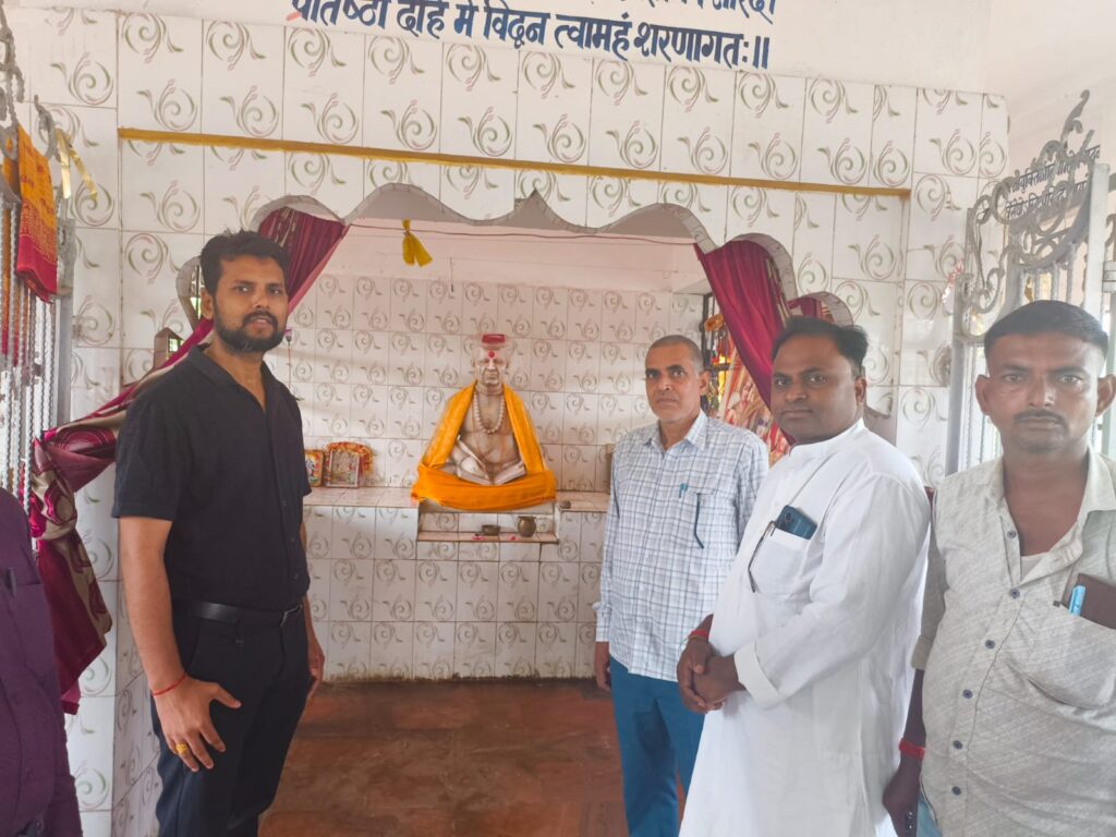 उदयनाचार्य डीह का विकास शुरू होने की उम्मीद, बीडीओ ने किया स्थल का निरीक्षण