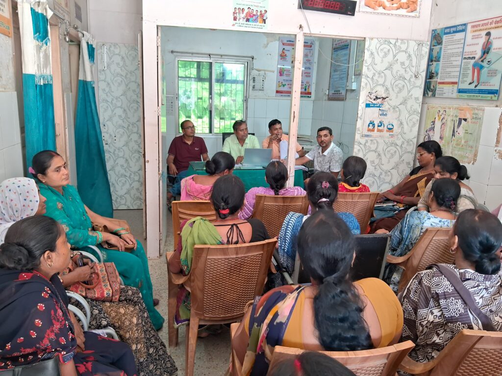 शिवाजीनगर PHC में साप्ताहिक समीक्षा बैठक: गर्भवती महिलाओं व बच्चों की बेहतर देखभाल पर हुई चर्चा