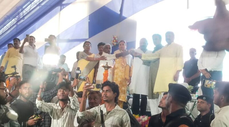 332 करोड़ की विकास योजनाओं का हुआ शिलान्यास, मंत्री डॉ. अशोक चौधरी और सांसद शांभवी ने किया जनसंवाद
