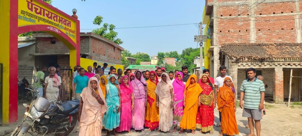 गांव में शराबबंदी को लेकर ग्रामीणों की बैठक, प्रशासन से सख्त कार्रवाई की मांग