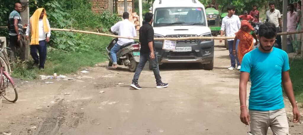 नरसिंहां गांव टोले ठिकारी में पेयजल संकट से जनता का गुस्सा फूटा, सड़क जाम नरसिंहां गांव टोले ठिकारी में पेयजल संकट से जनता का गुस्सा फूटा, सड़क जाम