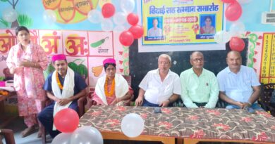कलवारा उत्क्रमित मध्य विद्यालय में शिक्षक-शिक्षिकाओं का भावपूर्ण विदाई सम्मान समारोह आयोजित