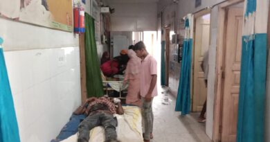 एक ही बाइक पर सवार चार युवक दुर्घटनाग्रस्त, तीन को रेफर, एक का इलाज जारी