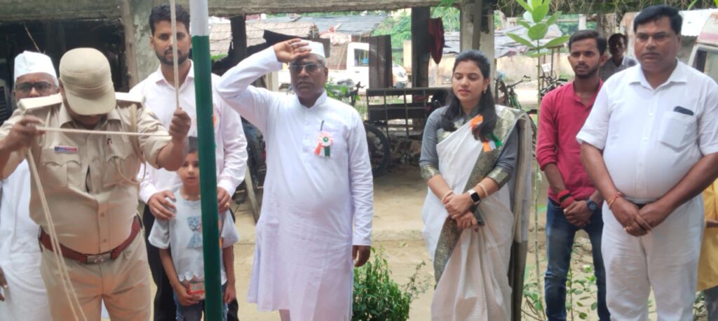 स्वतंत्रता दिवस के अवसर पर प्रखंड क्षेत्र में ध्वजारोहण समारोह का आयोजन