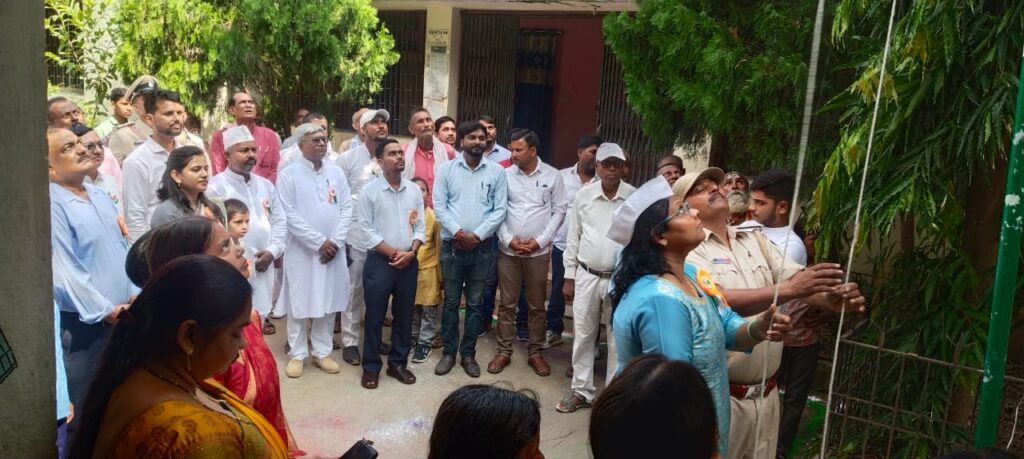 स्वतंत्रता दिवस के अवसर पर प्रखंड क्षेत्र में ध्वजारोहण समारोह का आयोजन स्वतंत्रता दिवस के अवसर पर प्रखंड क्षेत्र में ध्वजारोहण समारोह का आयोजन