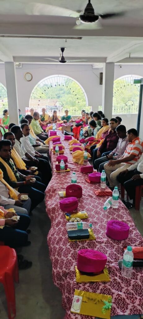 होली पार्क स्कूल, बहेड़ी में शिक्षक दिवस पर भव्य सम्मान समारोह, गुरुओं को पाग-चादर और गीता से किया गया सम्मानित