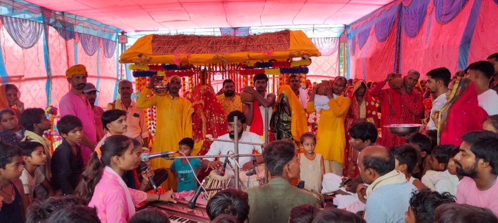 शंकरपुर में नवाह महायज्ञ का भव्य शुभारंभ, कलश यात्रा से गूंजा महदेवा गांव