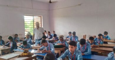 शिवाजीनगर के स्कूलों में परीक्षा का उत्साह, गणित के सवालों में उलझे नन्हे-मुन्ने छात्र! शिवाजी नगर के स्कूलों में परीक्षा का उत्साह, गणित के सवालों में उलझे नन्हे-मुन्ने छात्र!