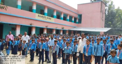 स्कूलों में गूंजे सुरक्षा के सबक: 'सुरक्षित शनिवार' के तहत बच्चों ने सीखे सड़क और रेल सुरक्षा के गुर स्कूलों में गूंजे सुरक्षा के सबक: 'सुरक्षित शनिवार' के तहत बच्चों ने सीखे सड़क और रेल सुरक्षा के गुर