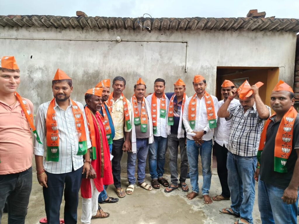 भाजपा कार्यकर्ताओं ने बंडिहा गांव में चलाया 'मोदी मित्र अभियान', संगठन विस्तार पर हुआ मंथन भाजपा कार्यकर्ताओं ने बंडिहा गांव में चलाया 'मोदी मित्र अभियान', संगठन विस्तार पर हुआ मंथन