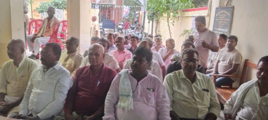 शिवाजीनगर में शांति समिति की बैठक संपन्न, दुर्गा पूजा में बार बालाओं के नाच और डीजे पर पूर्ण प्रतिबंध शिवाजीनगर में शांति समिति की बैठक संपन्न, दुर्गा पूजा में बार बालाओं के नाच और डीजे पर पूर्ण प्रतिबंध