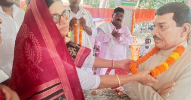 पूर्व मंत्री गजेंद्र प्रसाद सिंह की 10वीं पुण्यतिथि पर उमड़ा जनसैलाब, डॉ. उर्मिला सिन्हा को वारिसनगर से उम्मीदवार बनाने की उठी जोरदार मांग पूर्व मंत्री गजेंद्र प्रसाद सिंह की 10वीं पुण्यतिथि पर उमड़ा जनसैलाब, डॉ. उर्मिला सिन्हा को वारिसनगर से उम्मीदवार बनाने की उठी जोरदार मांग